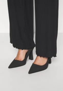 Trousers - Black -Even-Odd Store 0cd3b50a4b894acba6bc5cbf87ae2842 scaled