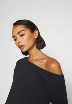 Sweatshirt - Black 9 Sweatshirt - Black -Even-Odd Store 140f007d7c4948d2b0b870951c734fe7 scaled