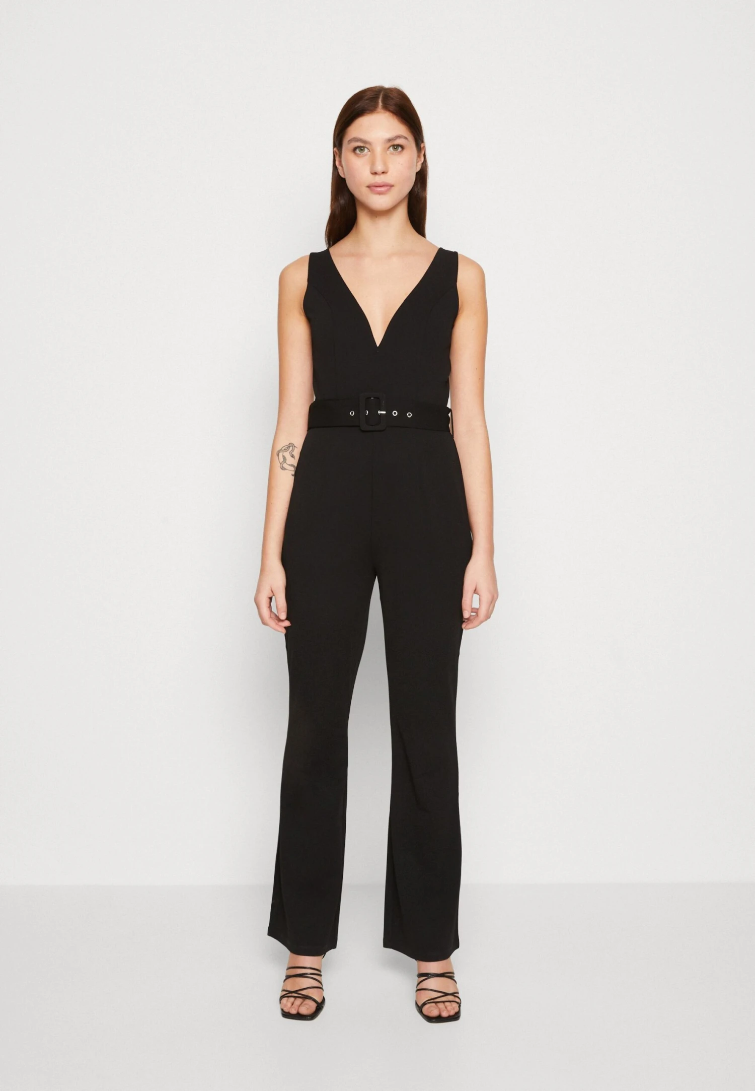 Even&Odd Going Out Low V Neck Flared Leg Belted - Jumpsuit - Black 1 Even&Odd Going Out Low V Neck Flared Leg Belted - Jumpsuit - Black