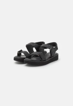 Platform Sandals - Black -Even-Odd Store 195a93bf3b784b29bfff3d8084f9ccc5 scaled