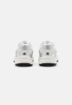 Even&Odd Trainers - Silver/White 9 Even&Odd Trainers - Silver/White -Even-Odd Store 1ae43db69e31403bbf7723645cf1b01a scaled