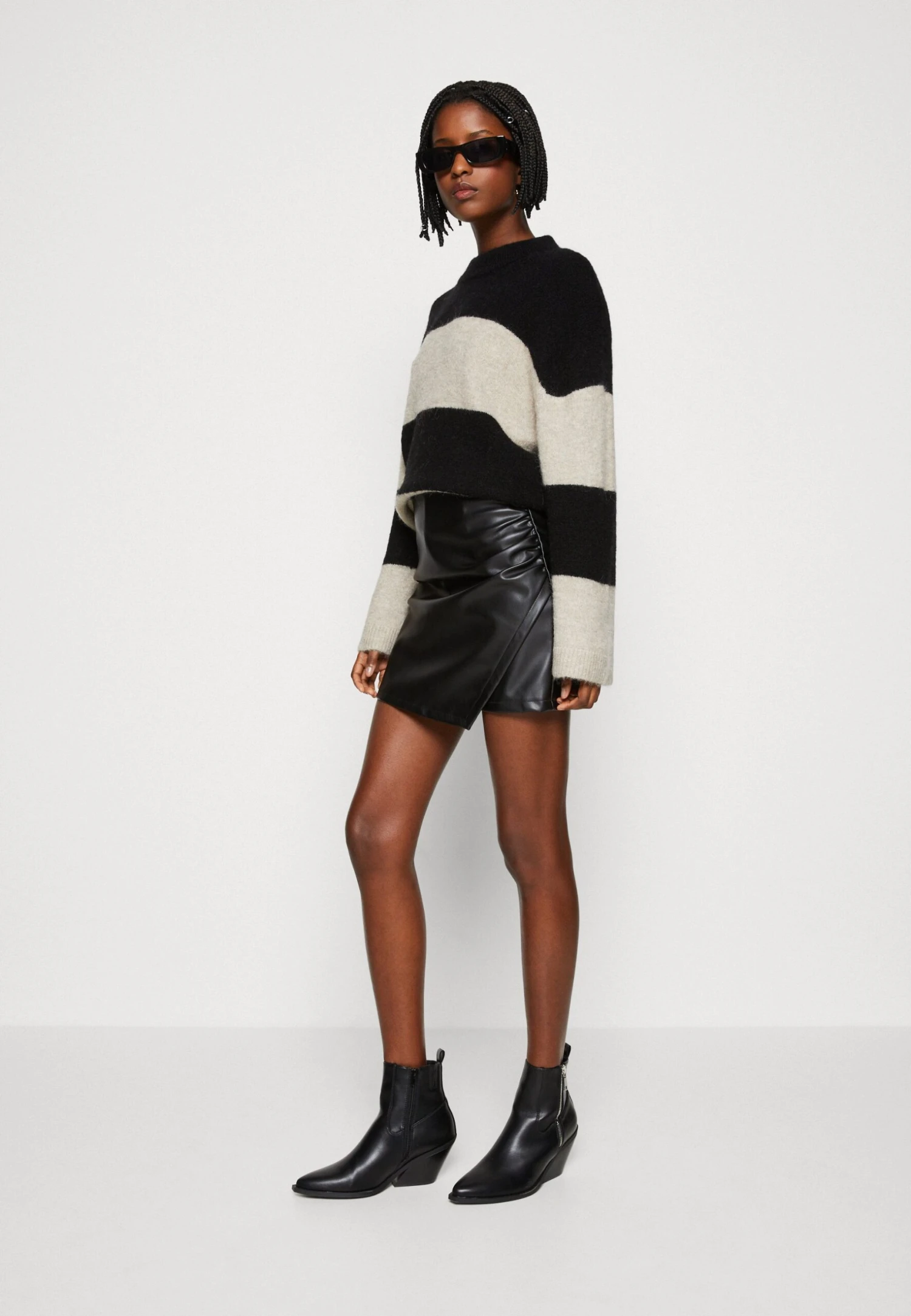 Even&Odd Shorts - Black 2 Even&Odd Shorts - Black - Image 2