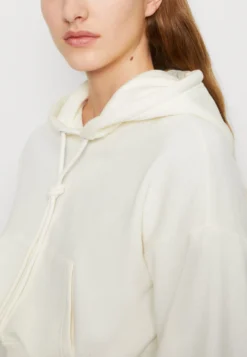 Even&Odd Sweatshirt - Off White 11 Even&Odd Sweatshirt - Off White -Even-Odd Store 2483b5785744421cb9df958600fd3b1c scaled