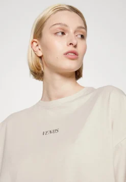 Even&Odd Liz Venus Back Print - Print T-Shirt -Even-Odd Store 3ca91c66c0e14272bdab6458da021229 scaled
