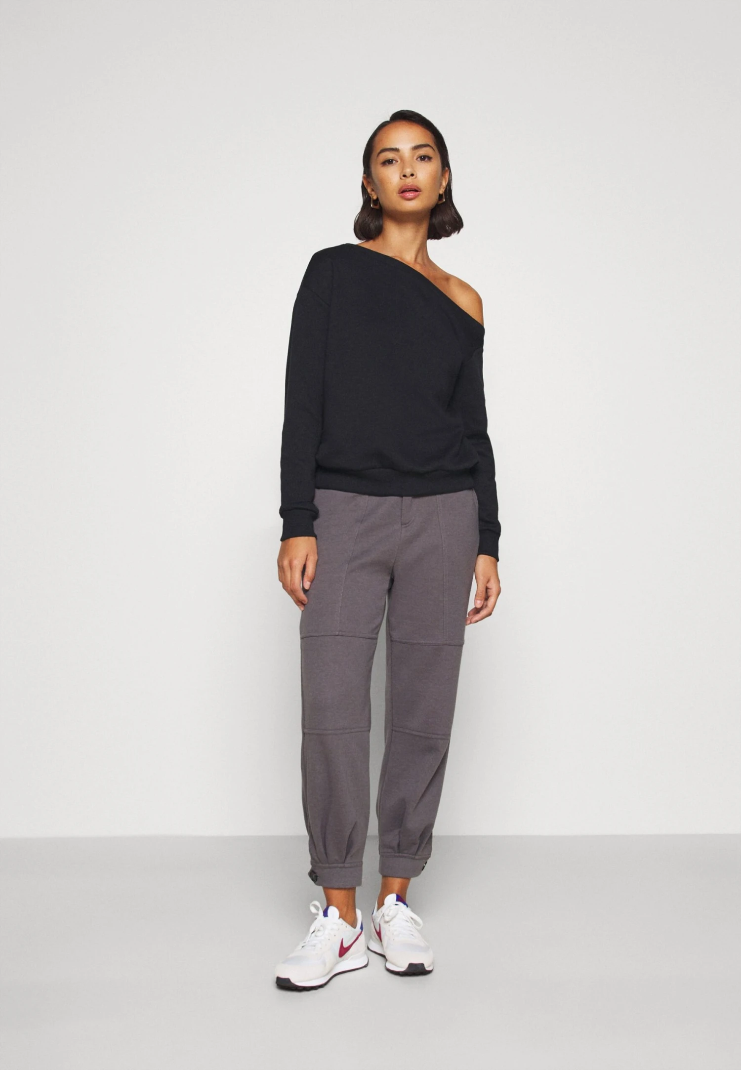 Sweatshirt - Black 2 Sweatshirt - Black - Image 2