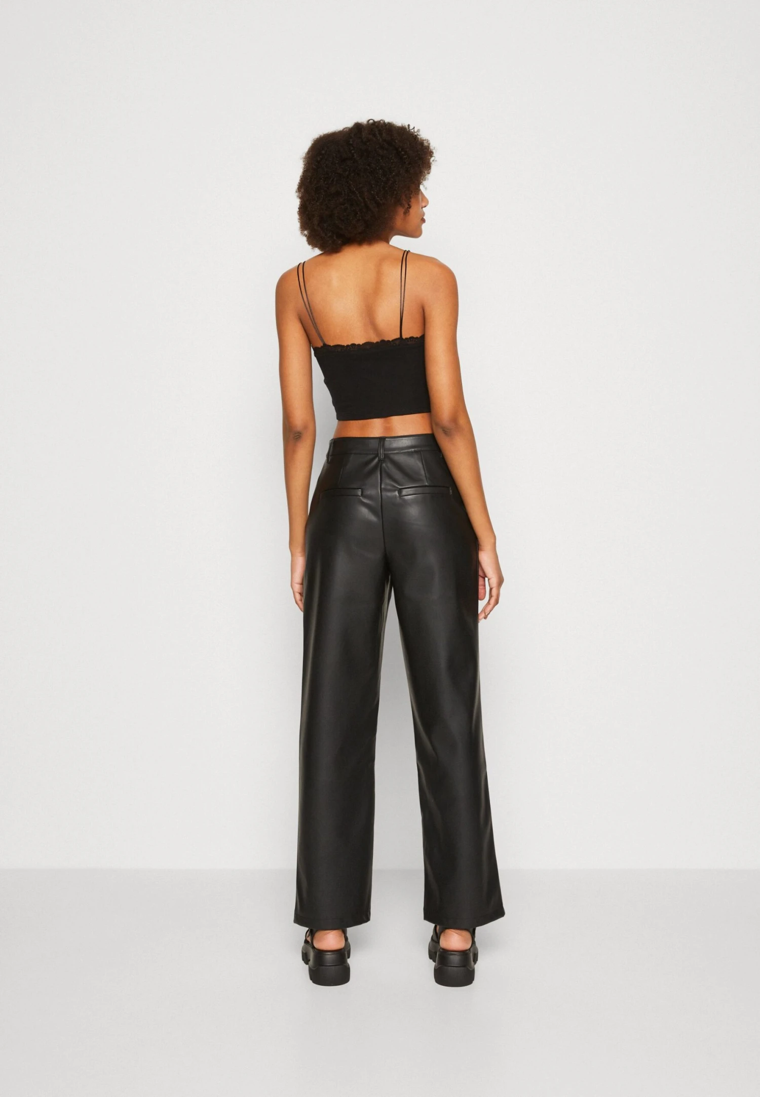 Even&Odd Top -Black 3 Even&Odd Top -Black - Image 3