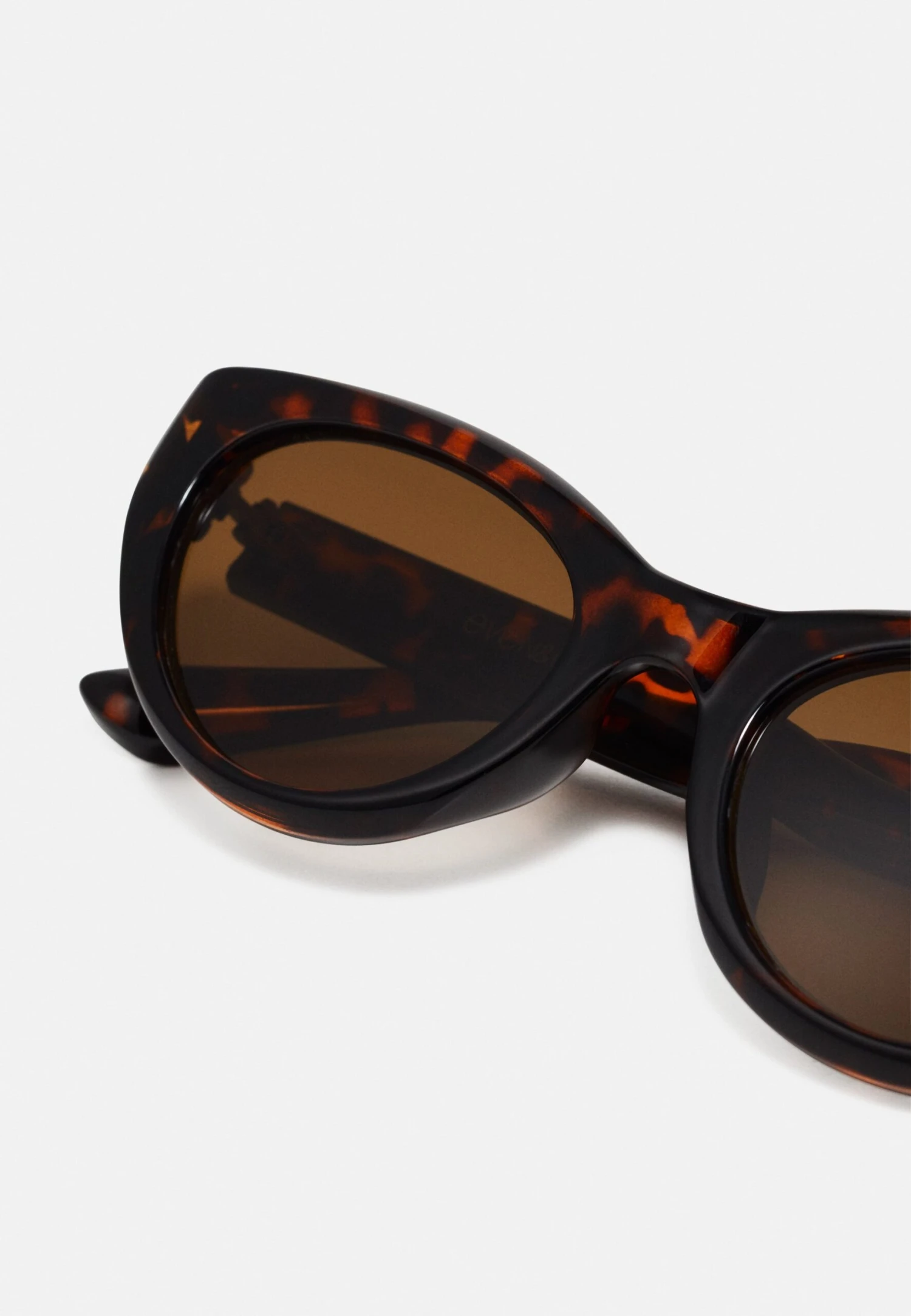 Even&Odd Sunglasses - Brown 4 Even&Odd Sunglasses - Brown - Image 4