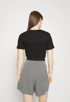 Basic T-Shirt - Black 7 Basic T-Shirt - Black -Even-Odd Store 52035717e8c444a9a7d38bc804e150ec scaled