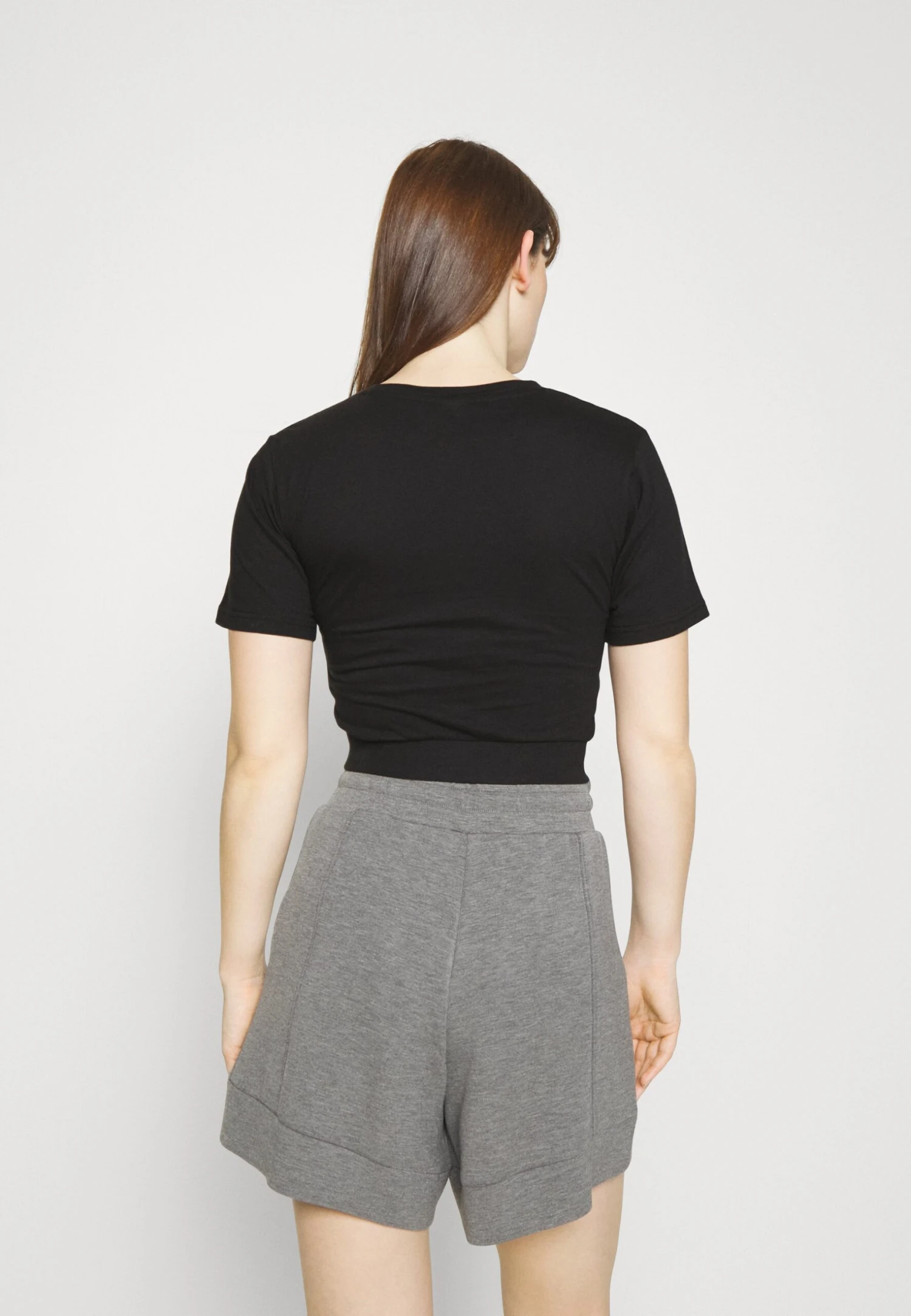 Basic T-Shirt - Black 3 Basic T-Shirt - Black - Image 3