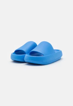 Even&Odd Pool Slides - Blue 8 Even&Odd Pool Slides - Blue -Even-Odd Store 56261f690f8d464e93ef0384b21ab363 scaled