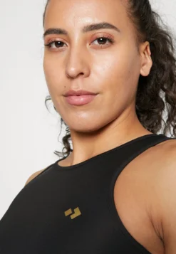 Top - Black 11 Top - Black -Even-Odd Store 61c6c8c08f2440f1a9b840e4f82b0b2c scaled