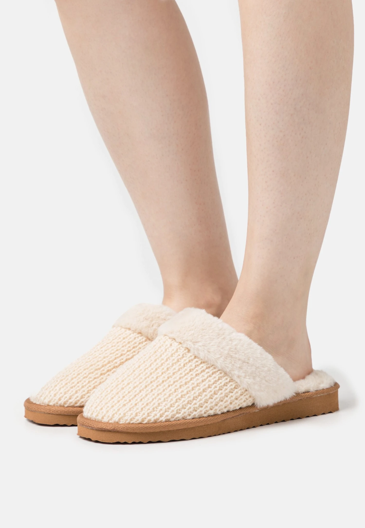 Even&Odd Slippers - Off-White 1 Even&Odd Slippers - Off-White
