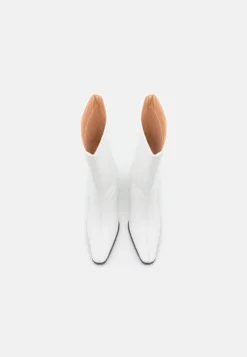 Even&Odd Boots - White -Even-Odd Store 68876feb4c8d4e829ef75e2a0202bd25 scaled