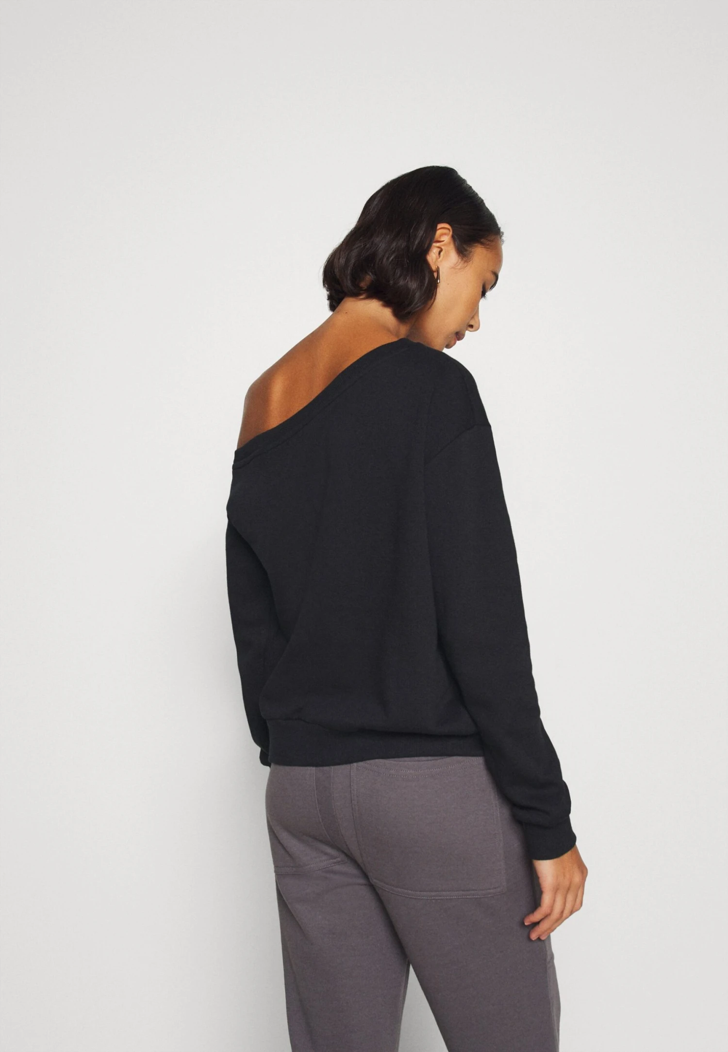 Sweatshirt - Black 3 Sweatshirt - Black - Image 3