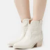 Even&Odd Cowboy/Biker Ankle Boot - Off White