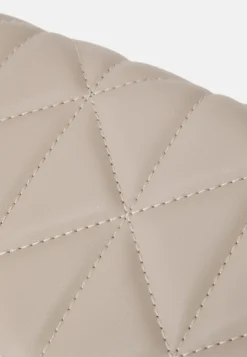 Even&Odd Clutch -Beige 7 Even&Odd Clutch -Beige -Even-Odd Store 7cca2a7fbfc14ca4a7a3951b72bab642 scaled