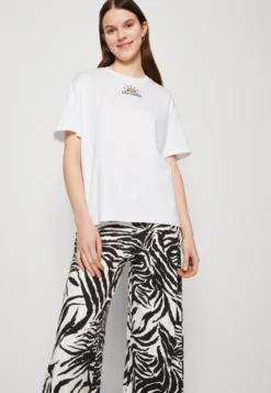 Even&Odd Print T-Shirt - Print T-Shirt 9 Even&Odd Print T-Shirt - Print T-Shirt -Even-Odd Store 7f58626a88ef415b8918867b01df42a5 scaled