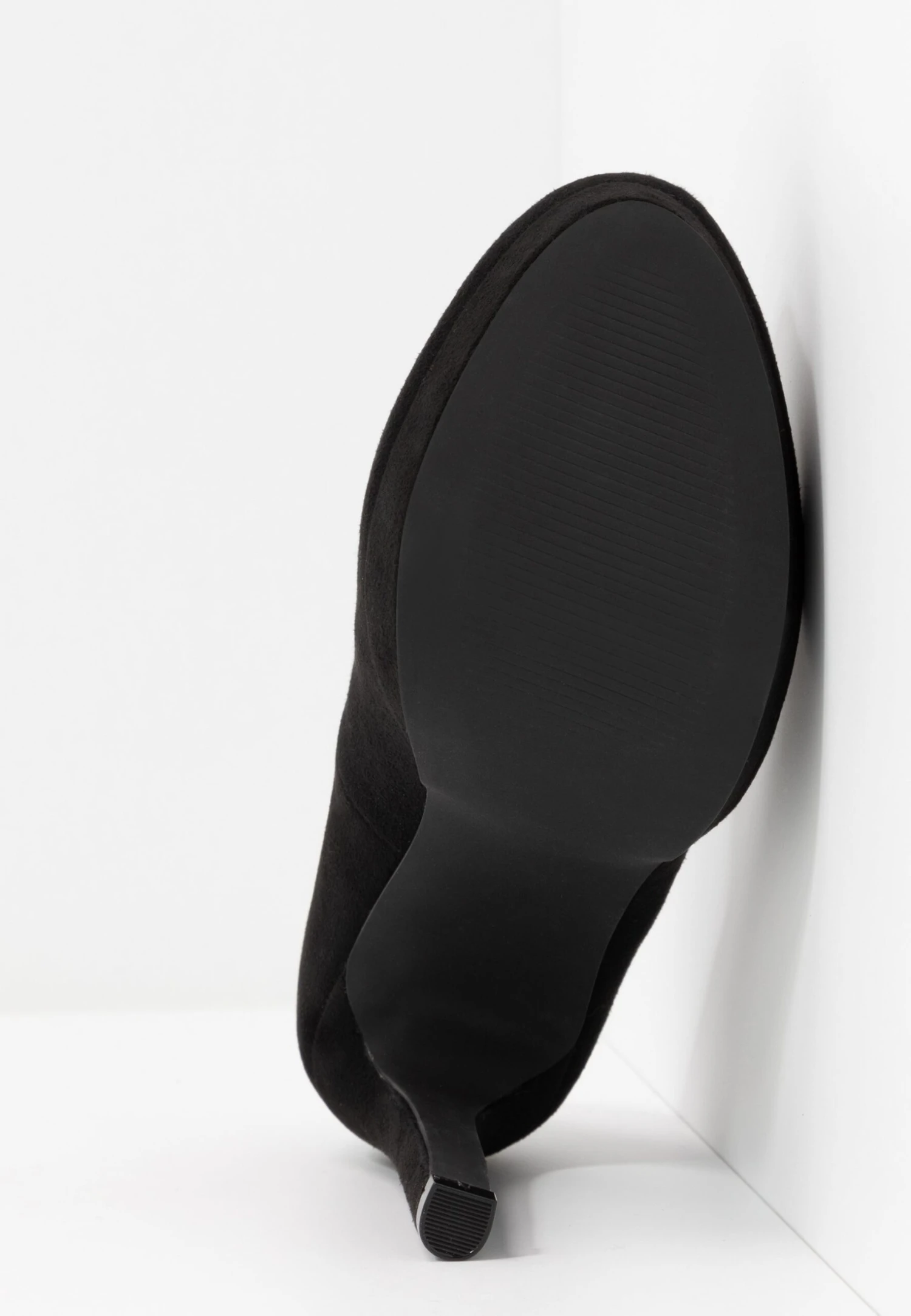 High Heels - Black 7 High Heels - Black - Image 7