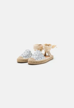Even&Odd Disney D100 - Espadrilles - White 8 Even&Odd Disney D100 - Espadrilles - White -Even-Odd Store 864cfb2ef44d4146987666e129a7fa0a scaled