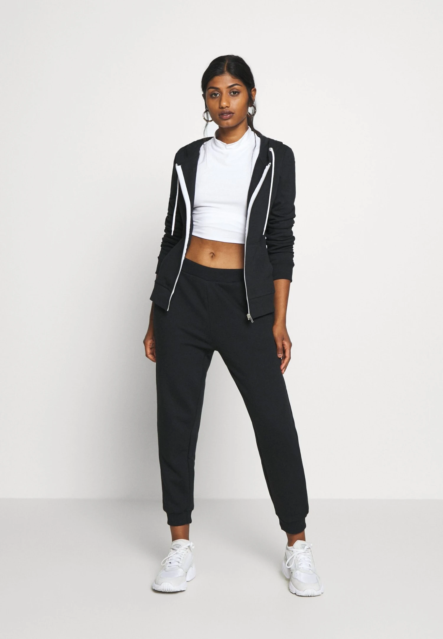 2Pack Regular Fit Joggers - Tracksuit Bottoms - Black/Light Grey 2 2Pack Regular Fit Joggers - Tracksuit Bottoms - Black/Light Grey - Image 2