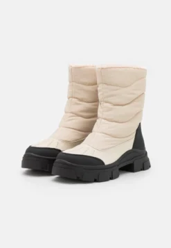 Winter Boots - Off-White -Even-Odd Store 9c7b7b0ab8d3454f99b406716059acb7 scaled