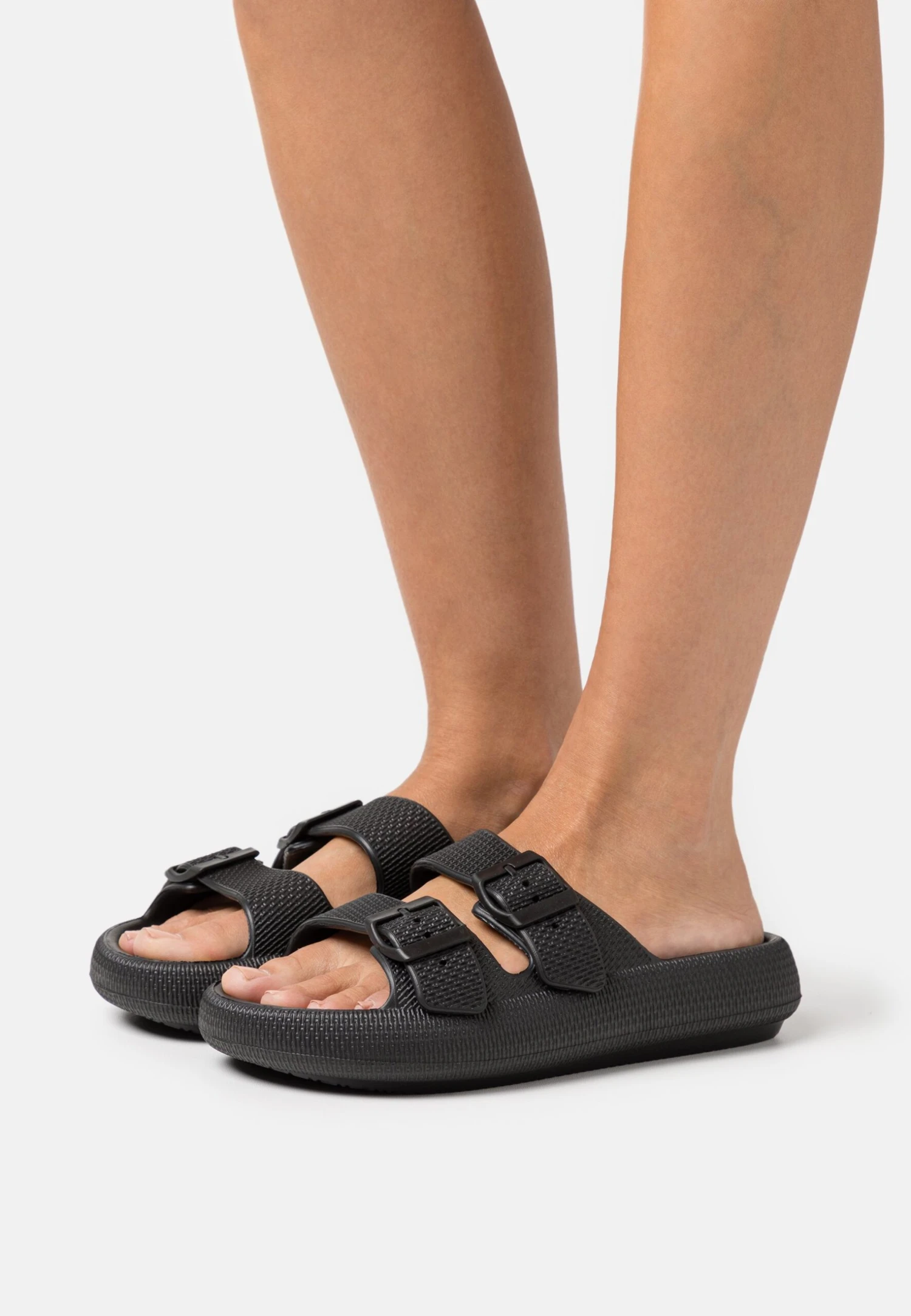 Even&Odd Pool Slides - Black 1 Even&Odd Pool Slides - Black