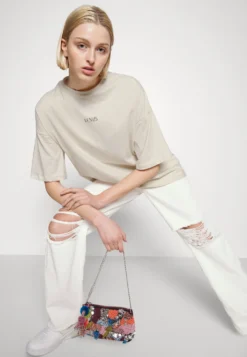 Even&Odd Liz Venus Back Print - Print T-Shirt -Even-Odd Store b42fb70ada3943a59727857f8ece221e scaled