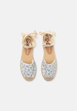 Even&Odd Disney D100 - Espadrilles - White 11 Even&Odd Disney D100 - Espadrilles - White -Even-Odd Store c2566f48e6fe47899faebff72b0adbea scaled