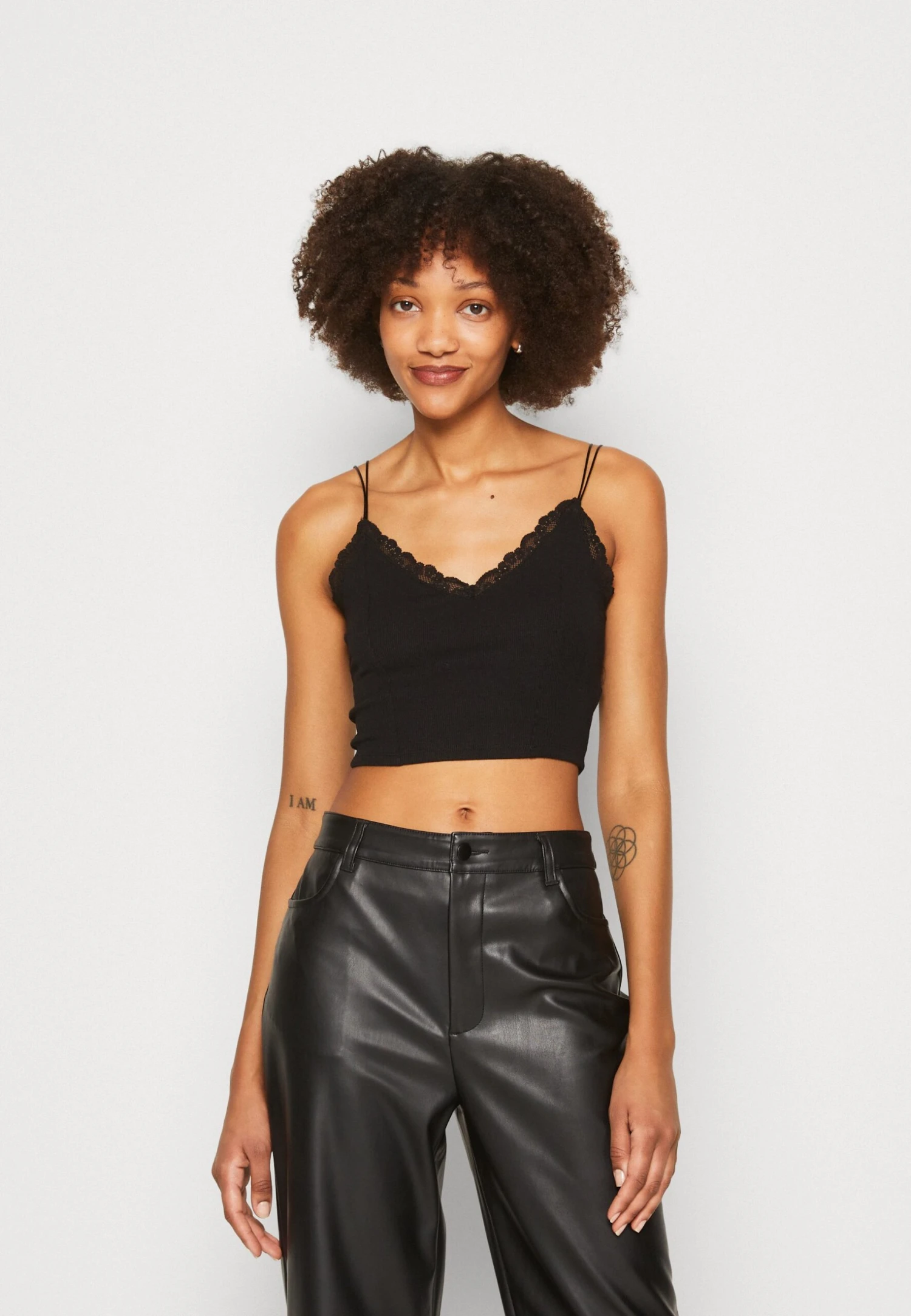 Even&Odd Top -Black 1 Even&Odd Top -Black