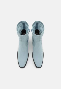 Even&Odd Classic Ankle Boots - Light Blue 9 Even&Odd Classic Ankle Boots - Light Blue -Even-Odd Store c57d8aa763f443e9a26a5ad690a06c44 scaled