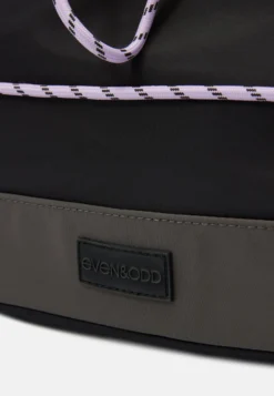 Even&Odd Rucksack - 802 - Black_402 - Pink -Even-Odd Store d5ebc6aa484344fe95b962d1657cee61 scaled