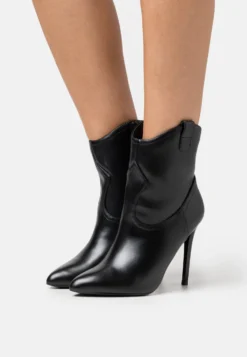 Even&Odd Classic Ankle Boots - Black
