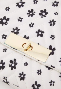 Even&Odd Handbag - Off-White -Even-Odd Store de0b4ac2c3bb40ecaf8d0421efdfc832 scaled