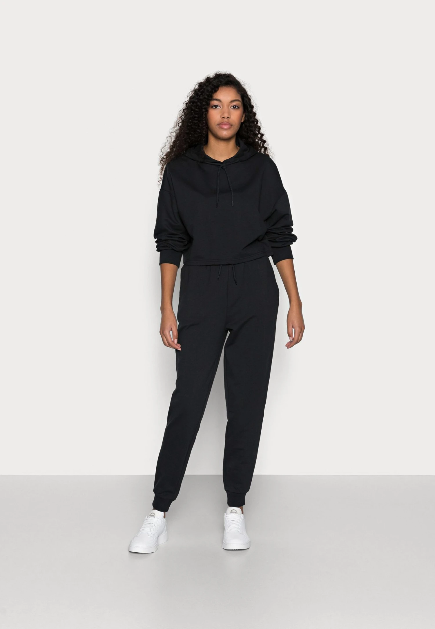 Set - Tracksuit - Black 2 Set - Tracksuit - Black - Image 2