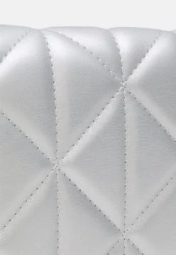 Even&Odd Clutch - Silver 7 Even&Odd Clutch - Silver -Even-Odd Store e25be354163c4ee0ba967fc6fc51b04c scaled