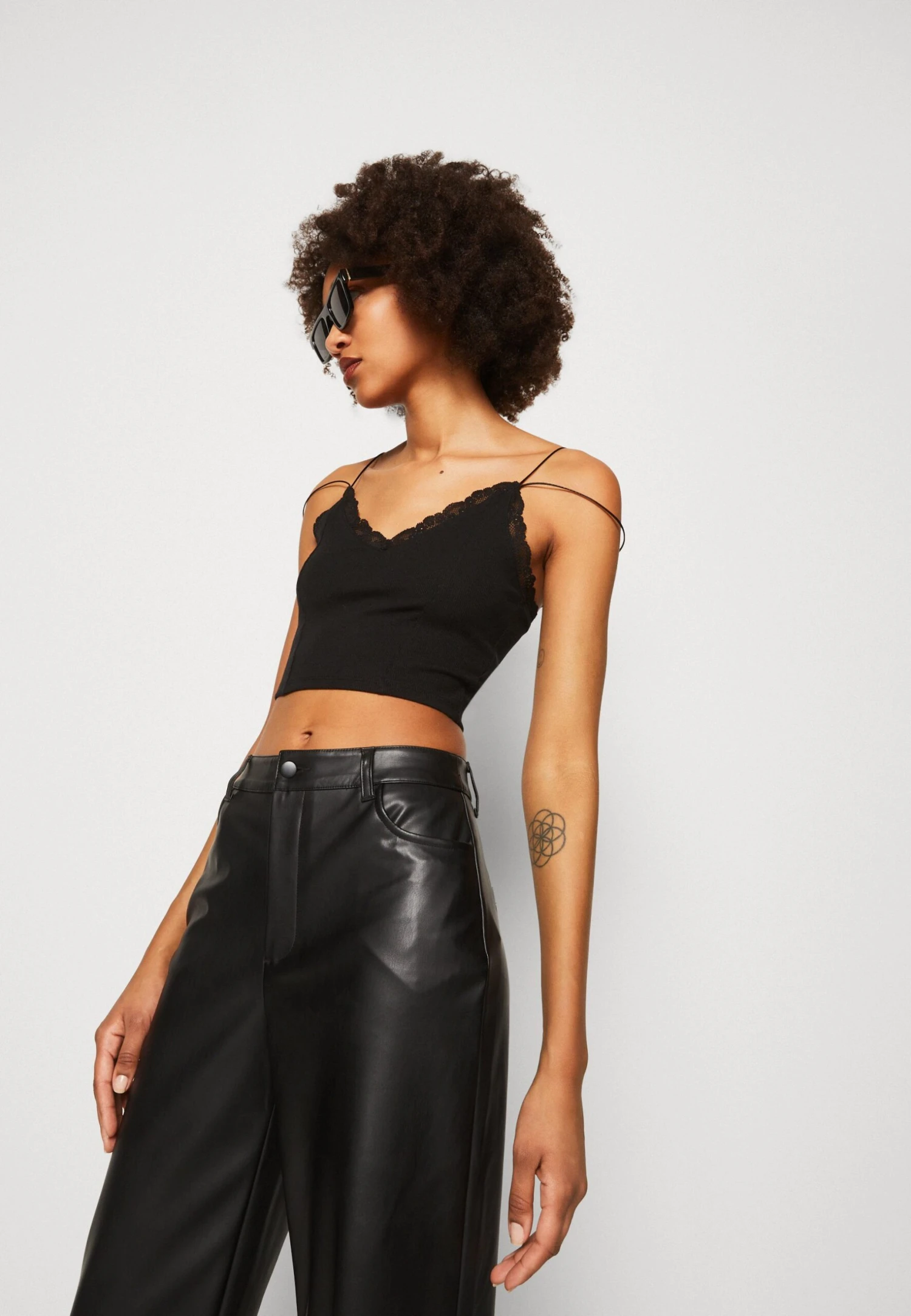 Even&Odd Top -Black 4 Even&Odd Top -Black - Image 4