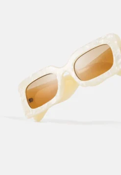 Even&Odd Sunglasses - Off-White 7 Even&Odd Sunglasses - Off-White -Even-Odd Store f8e0b31b1eb54adca6ea924d44bda4d7 scaled
