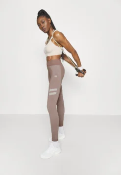 Seamless Power - Leggings - Taupe -Even-Odd Store f9628cc2123344628e52b645957122fd scaled